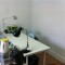 2 postes de travail dans un espace ouvert