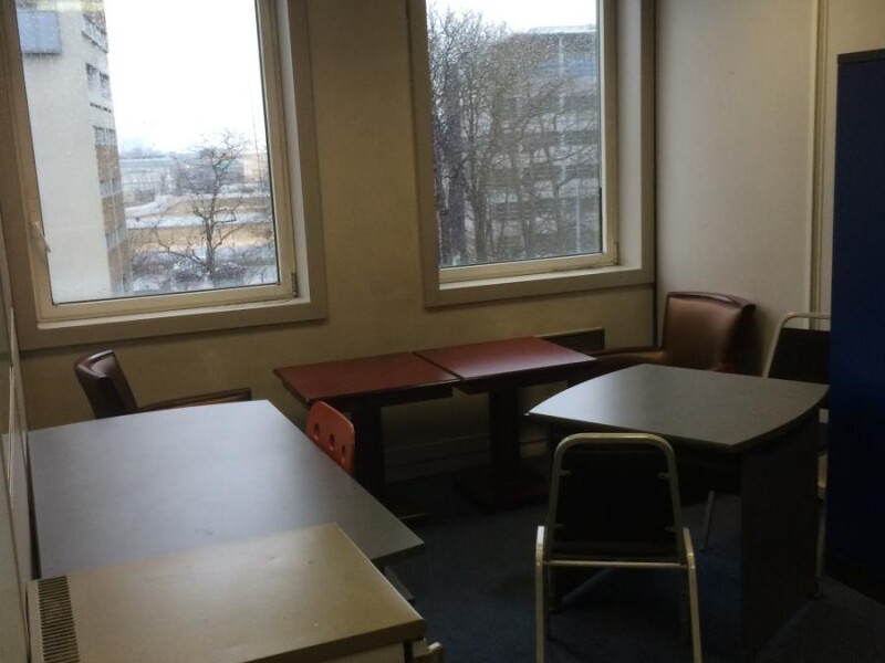 Plusieurs petits bureaux a sous louer sur plateau, idéal pour startups