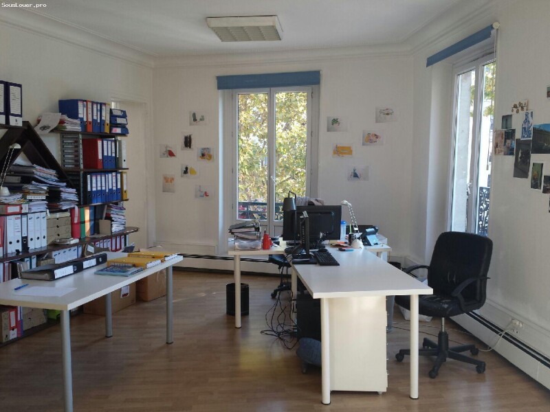 Postes de travail dans open space Paris 75010