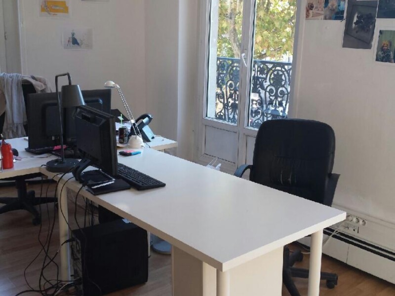 Postes de travail dans open space Paris 75010