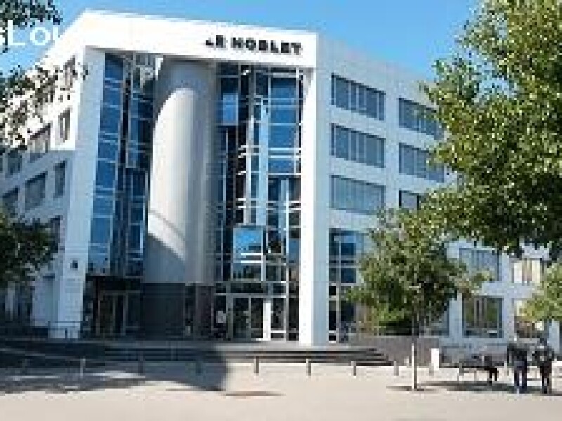Sous location Bureaux privés 14 et 53 m2 multiservice à 2 pas de la Défense